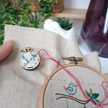 Aimant d'aiguilles - Motif bleu & moutarde